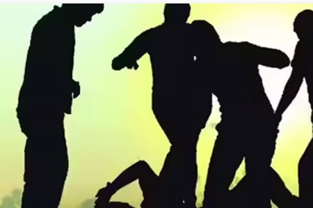 संतापजनक प्रकार! भर रस्तात दाम्पत्याला मारहाण