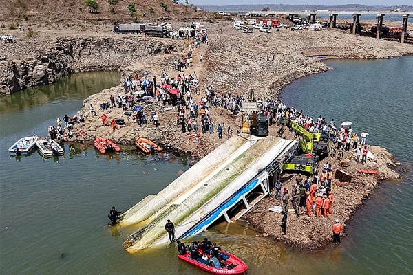 Bargi Dam boat accident, Jabalpur cruise boat capsize