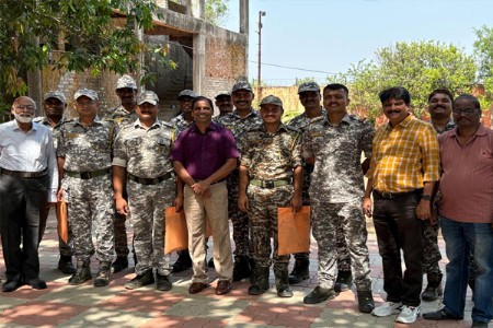 नक्षलग्रस्त भागात महाराष्ट्र दिनाचा देशभक्तीपूर्ण जल्लोष