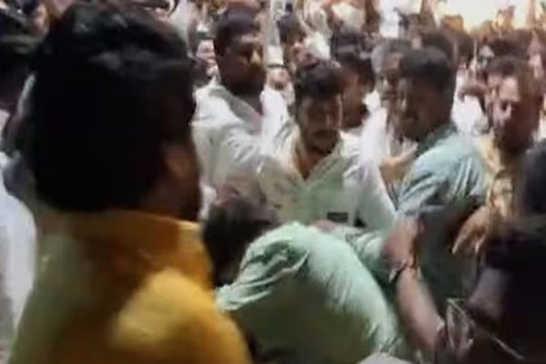 Ahilyabai Holkar Jayanti, Chondi clash, Gopichand Padalkar supporters, Rohit Pawar supporters clash,