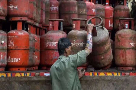 ग्रामीण भागात गॅसपुरवठ्यात विलंब, ग्राहकांमध्ये नाराजी