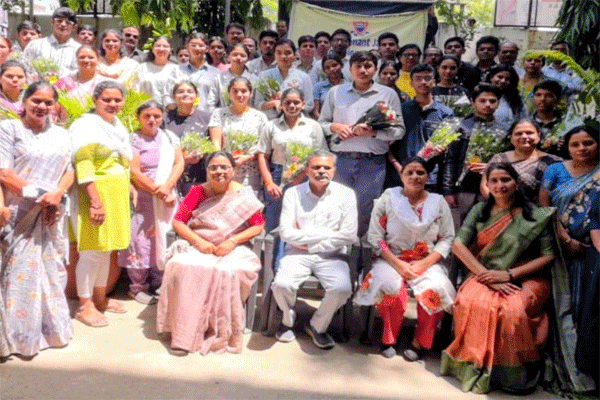 बारावी गुणवंतांचा उत्साहात सत्कार