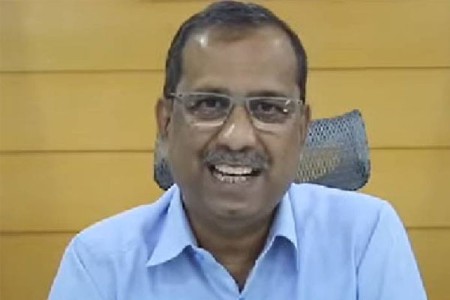 महसूल विभागात खळबळ जिल्हाधिकारी अविनाश पाठक यांना अटक
