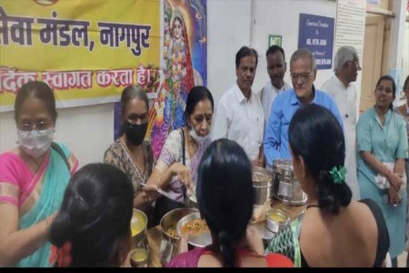 कॅन्सर रुग्णांसाठी २७ वर्षांपासून मोफत भोजन सेवा