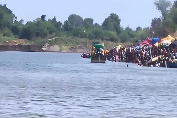 boat overturn Beed 