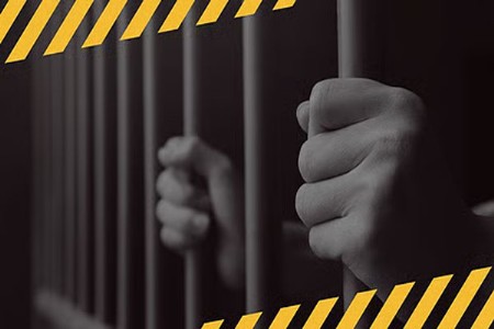 कुख्यात गुन्हेगारांकडून तीन पिस्तुलासह शस्त्रसाठा जप्त