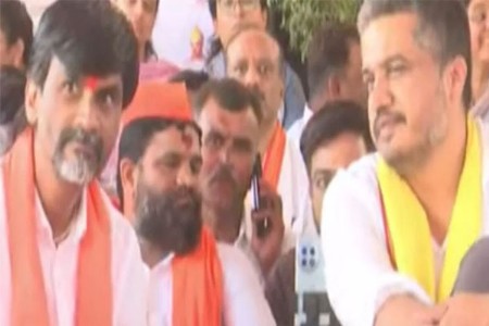 जरांगे पाटलांनी घेतली रोहित पवारांची भेट... आंदोलन स्थळावरून रोखठोक भूमिका