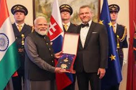 पंतप्रधान मोदींना स्लोव्हाकियाचा सर्वोच्च सन्मान