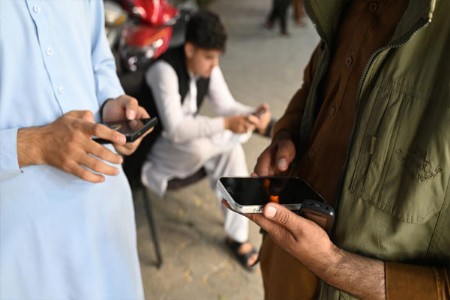 तालिबान्यांचा कर्मचाऱ्यांना 'डिजिटल शॉक'