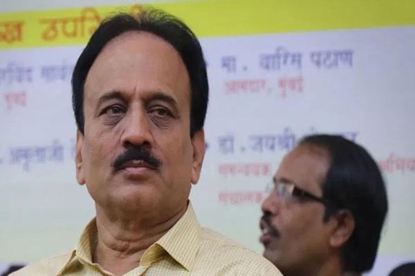 Girish Mahajan, viral photo controversy,