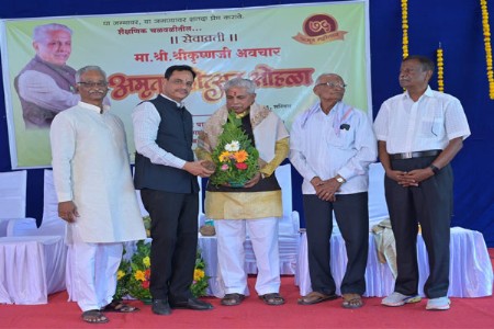 जुन्या पिढीतील कार्यकर्त्यांचे कार्य नविन पिढीला प्रेरणादायी ः माजी मंत्री डॉ.रणजीत पाटील