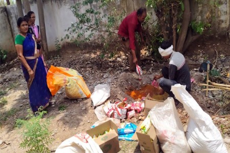 शाळेत मुदतबाह्य व किड लागलेला पोषण आहार!