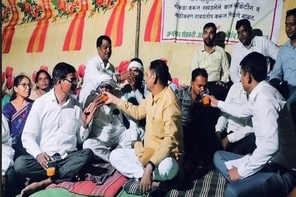 Ashtona Dahegaon road protest