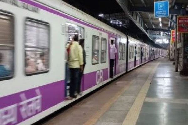 Mumbai local train stabbing,