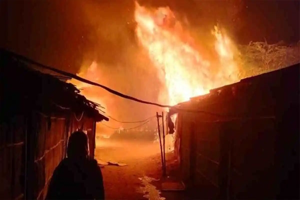 200 homes ashes in Delhi fire