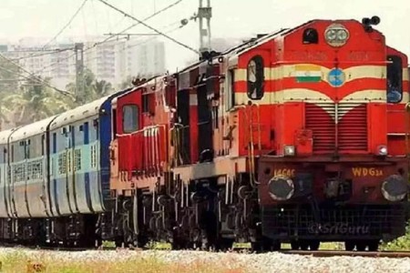 पंढरीची ओढ अन् रेल्वेची जोड!