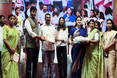 भाजपा व वाएसपीतर्फे गुणवंतांचा सत्कार