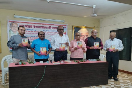 समष्टीला जोडून घेण्याचे काम साहित्य करीत असते : डॉ. आसाराम लोमटे