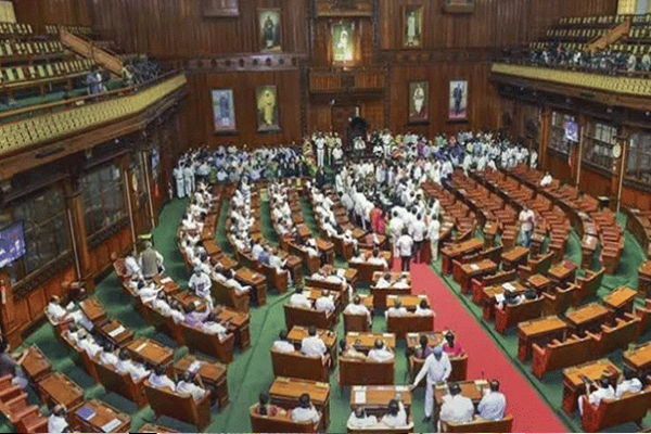 प्रत्यक्षाआड दडलेली प्रतिमा!