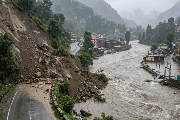 पावसाळी प्रवासात धोका! ‘ही’ पर्यटनस्थळे टाळणे ठरेल सुरक्षित