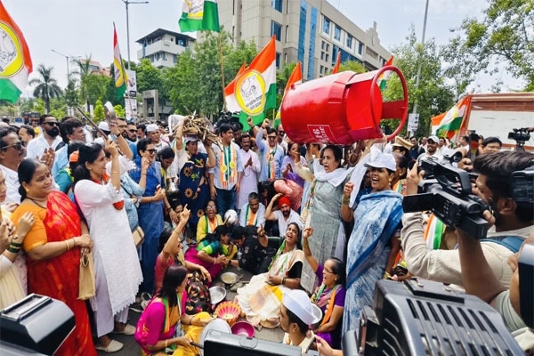 navi mumbai protest, ncp sharad pawar faction protest, 