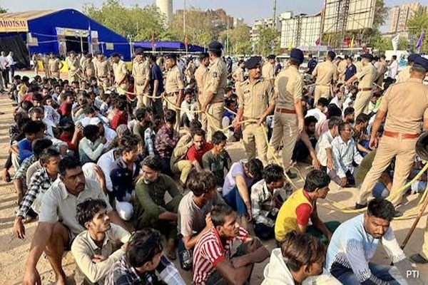 Illegal Citizens Nabbed in AhmedabadIllegal Citizens Nabbed in Ahmedabad