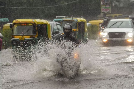 महाराष्ट्राच्या उंबरठ्यावर मान्सून!