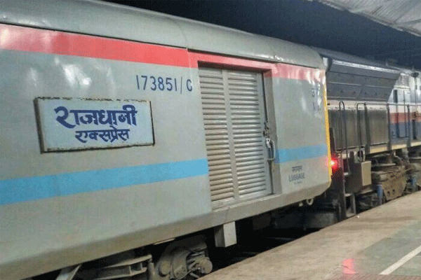 राजधानीच्या वेगाने धावणार सामान्य एक्सप्रेस गाड्या