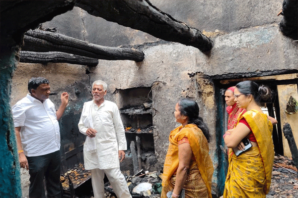 massive-fire-at-kalpathari massive-fire-at-kalpathari