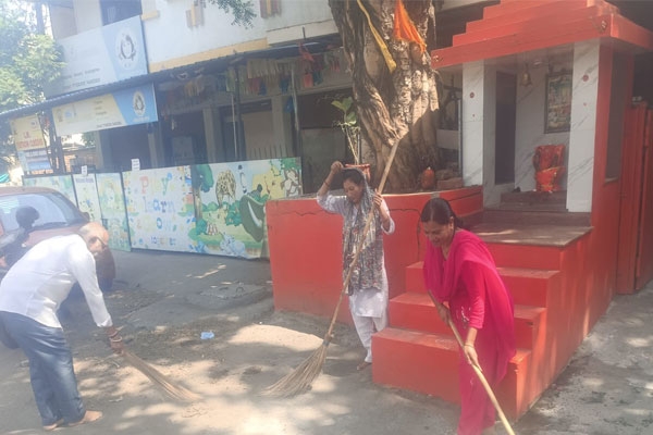 कालीमाता मंदिर परिसरात स्वच्छता अभियान