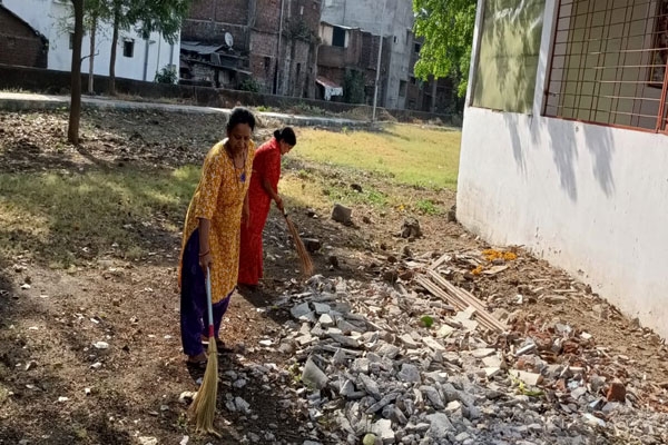    नवदुर्गा अष्टभुजा मंदिर विश्राम नगर येथे स्वच्छता अभियान राबविण्यात आले 