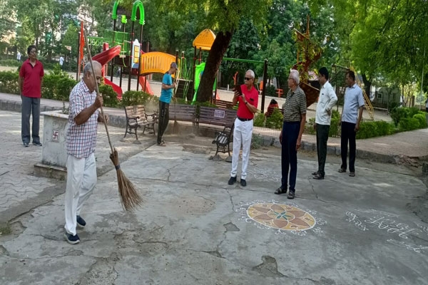    नवदुर्गा अष्टभुजा मंदिर विश्राम नगर येथे स्वच्छता अभियान राबविण्यात आले 