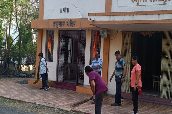    नवदुर्गा अष्टभुजा मंदिर विश्राम नगर येथे स्वच्छता अभियान राबविण्यात आले 