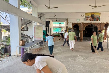 बेसा बालाजी मंदिरात स्वच्छता अभियान