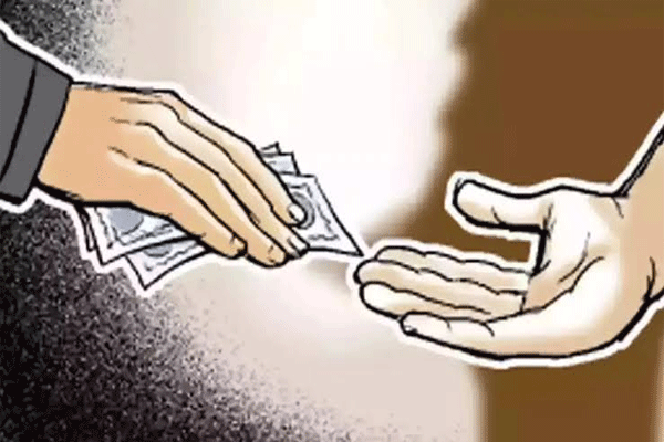 गणेशपेठ पोलिस ठाण्यातील हवालदार लाच घेताना अटक