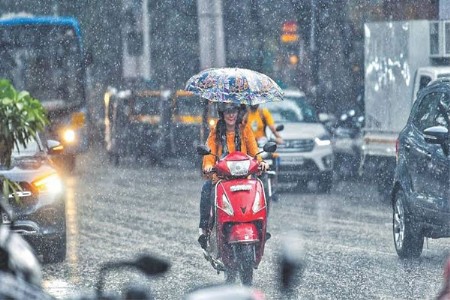 दोन महासागरांच्या खेळात पावसाचा ‘रोलरकोस्टर’