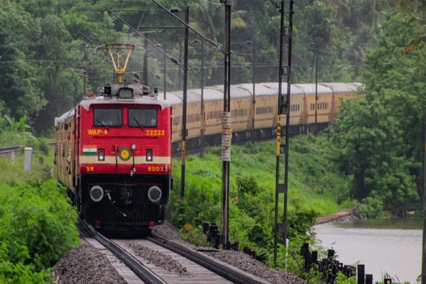 रेल्वेची मोठी घोषणा! ३१ ऑगस्टपर्यंत धावणार ३० विशेष गाड्या