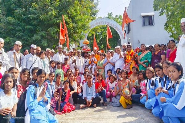 varkari devotees welcomed with puran poli feast at mamata bal sadan near saswad