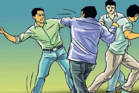 शेतरस्त्याच्या वादातून महिलेसह चौघांना मारहाण