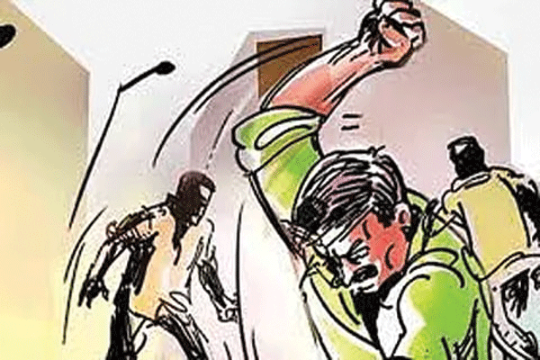prisoners-thrashed-the-jail-official