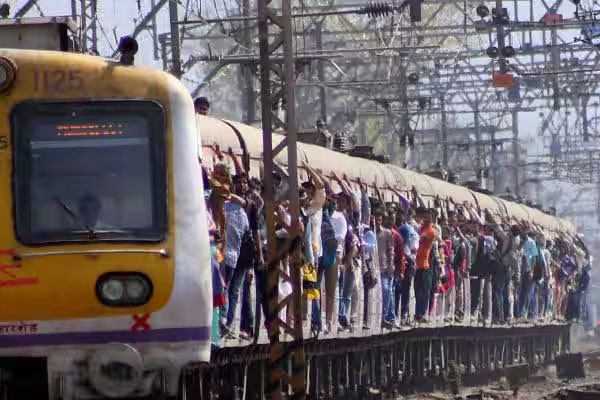 mumbai local train attack: passenger attacked with koyta over seat dispute at thakurli station