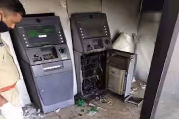 nagpur, atm theft, bank of india, sbi atm, dongargaon, hudkeshwar, nagpur crime, robbery case, gas cutter theft, bank robbery, police investigation, maharashtra news, crime update, atm security, interstate gang