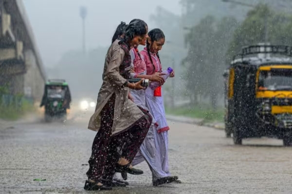 monsoon returns to maharashtra: yellow alert across stte except mumbai and konkan
