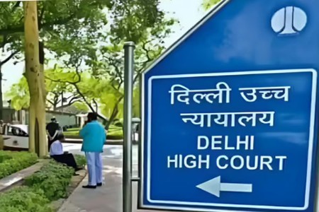 दिल्ली हायकोर्टच्या अधिकारी वीणा रानी निलंबित