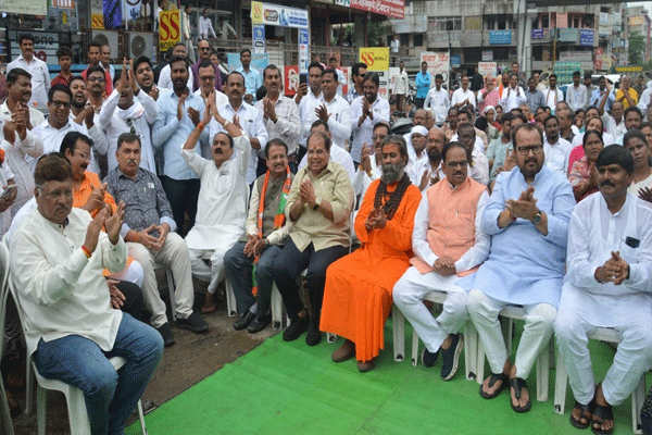 uddhav thackeray uddhav thackeray
