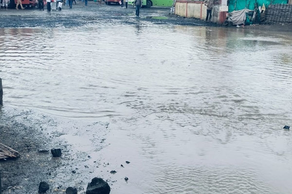 jam bus stand waterlogging due to heavy rain passengers face inconvenience in samudrapur wardha