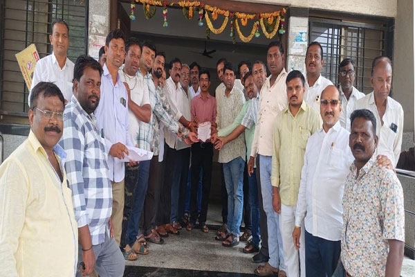 congress protests alleged action on delhi student protest, submits memorandum in malegaon