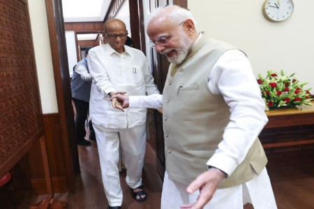 जंतर-मंतरवरील आंदोलनानंतर पवार-मोदींची खास भेट!