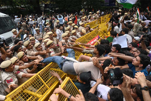 काँग्रेसचे आत्मघातकी पाऊल