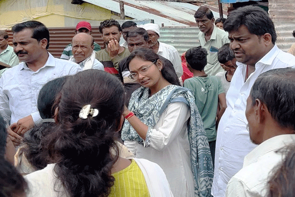 खराब रस्त्यांची नप अध्यक्षांकडून ‘पाहणी’